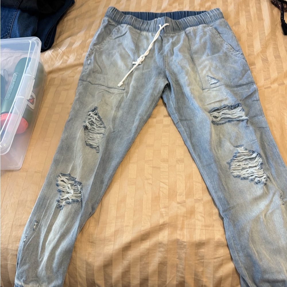 NWOT Bella Dahl distressed joggers